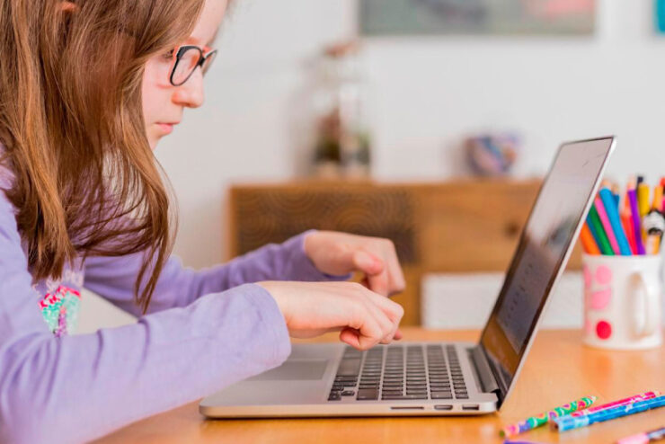 8 desafíos educativos K-12 que el aprendizaje en línea puede superar
