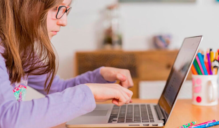 8 desafíos educativos K-12 que el aprendizaje en línea puede superar